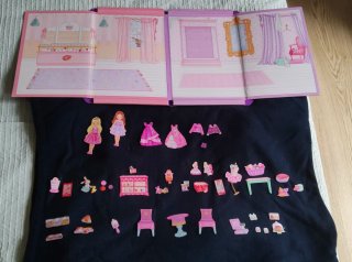 Libro magnético de muñecas y accesorios