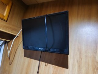 Mini TV Engel con soporte de pared