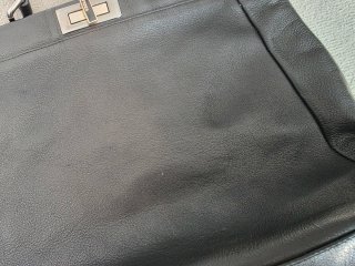 Borsa Fendi Peekaboo in pelle nera
