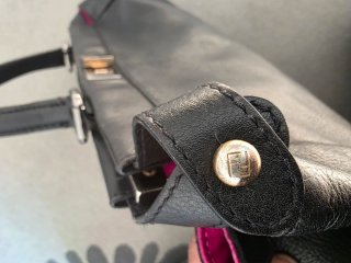 Borsa Fendi Peekaboo in pelle nera