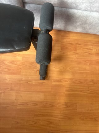 Banco de abdominales y pesas