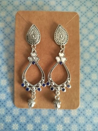Conjunto Baturra: Pendientes , Colgante y broche.