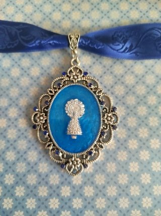 Conjunto Baturra: Pendientes , Colgante y broche.