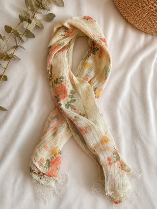 Pañuelo vintage crema flores mujer