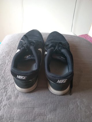 Zapatillas Nike Negras y Blancas