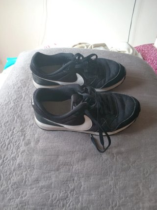 Zapatillas Nike Negras y Blancas