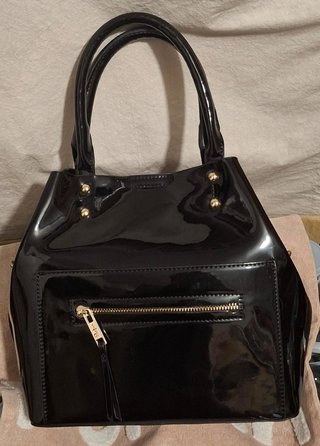 Bolso de mano de charol negro