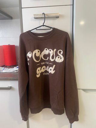 Sudadera marrón Focus on the good