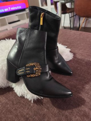 Botines Cowboy Negros con Hebilla Dorada