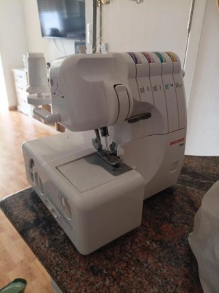 Máquina Overlock Gritzner 788