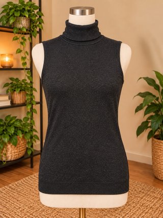 Top Negro Cuello Alto Sin Mangas