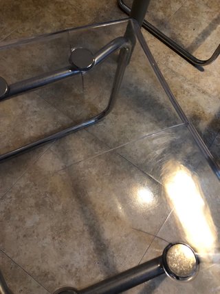 Conjunto de Mesa y 4 Sillas de Diseño
