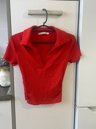 Top rojo Pull&Bear cuello V
