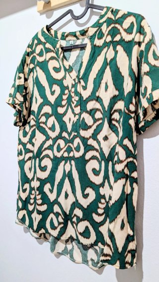 Blusa verde y beige talla XL