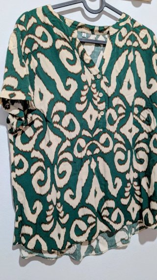 Blusa verde y beige talla XL