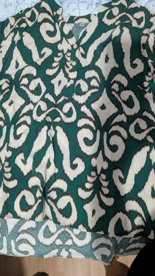 Blusa verde y beige talla XL