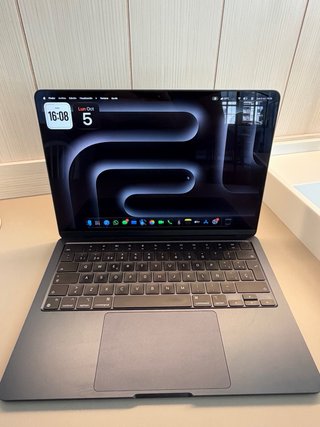 MacBook Air M2 Medianoche