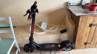 Patinete Eléctrico Red Bull Racing