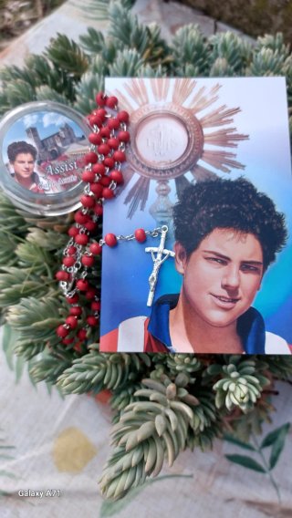 Rosario di San Carlo Acutis profumato collana.
