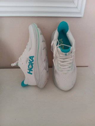 Zapatillas Hoka Blancas y Turquesa