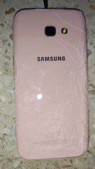 Samsung Galaxy A5  y Wiko.