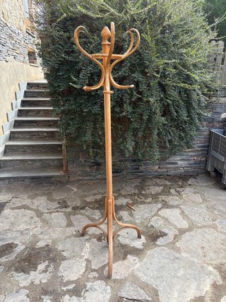 Perchero de madera antiguo