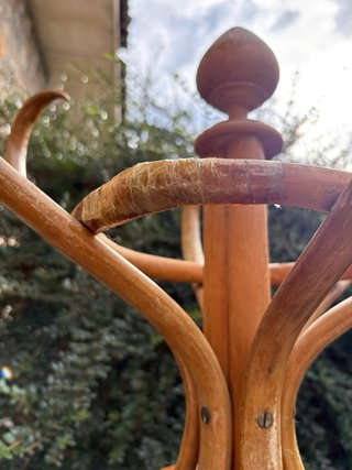 Perchero de madera antiguo