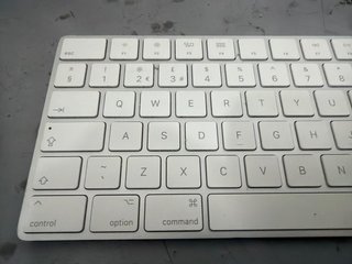 Teclado Apple Inalámbrico A1843 Plata