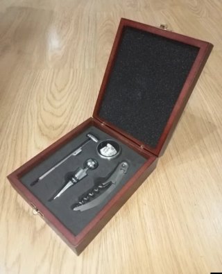 Kit accessori per vino in elegante astuccio in legno