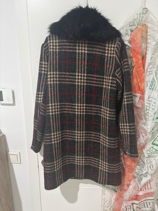Abrigo de paño con cuello de pelo