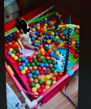 Parque Infantil con Pelotas y Puzzle de Suelo