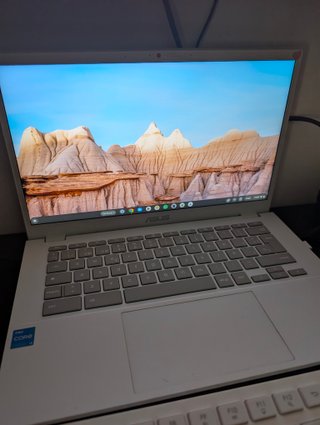 ASUS Chromebook CX34 i3 · 8 GB RAM · 256 GB SSD