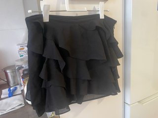 Falda pantalón volantes negra