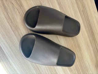 Yeezy Slides-01 chocolate