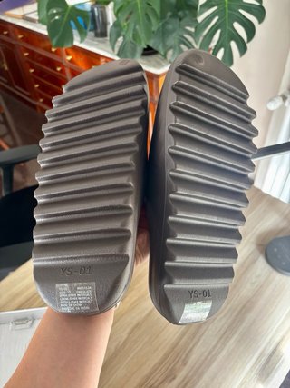 Yeezy Slides-01 chocolate