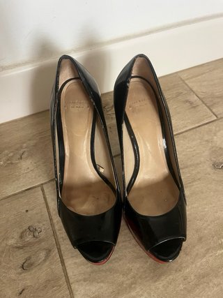 Zapatos de tacón alto charol negro