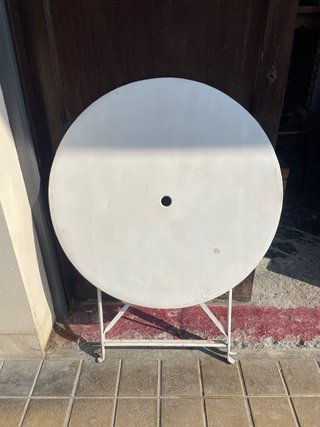Mesa metalica de jardín