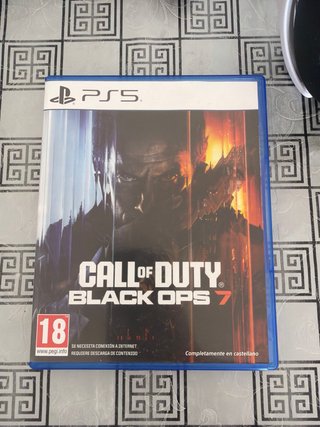 Mando PS5 + Call of Duty Black Ops 7 y cascos.