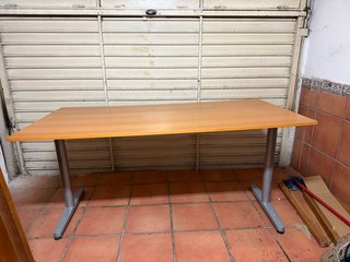 Mesa de despacho madera y metal