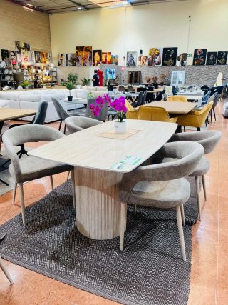 Mesa y 4 sillas comedor