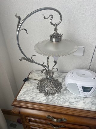 Lámpara de mesa clásica plateada
