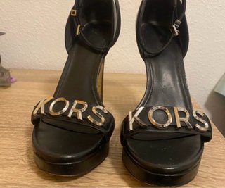 Sandalias Michael Kors Negras Doradas