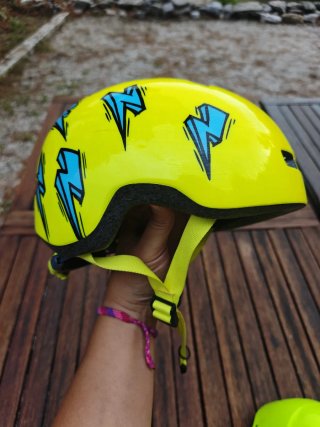 Casco Bell amarillo rayos talla 45-52 niños