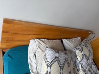 Cama de madera con somier