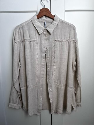 Blusa Beige con detalles de encaje