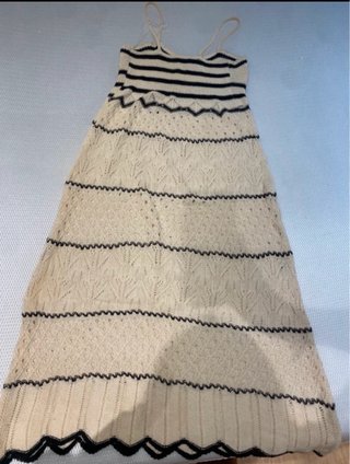 Vestido midi de crochet con tirantes
