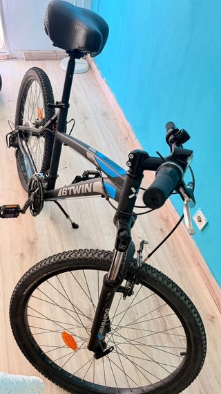 Bicicleta de Montaña B'Twin Negra y Azul rodado 26