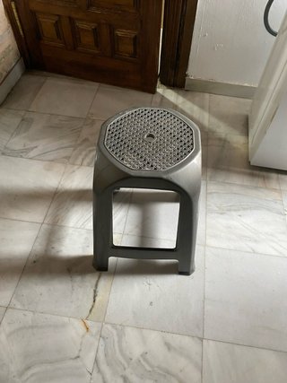 Taburete de Plástico Gris