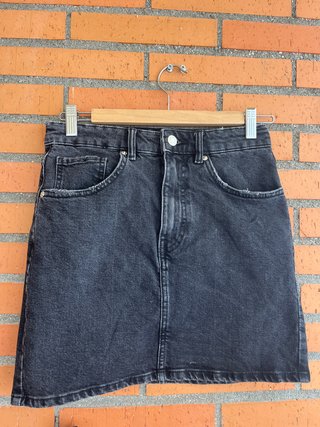 Falda vaquera negra marca “Zara”