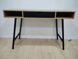 Scrivania Jysk in legno e metallo